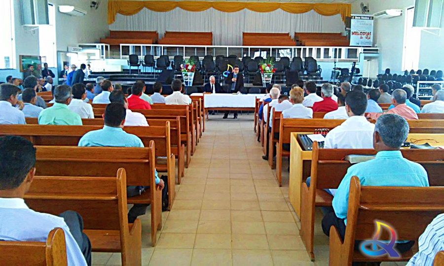 REUNIÃO EXTRAORDINÁRIA DE OBREIROS E COOPERADORES É ENCERRADA COM ÚLTIMO BATISMO DO ANO DE 2015